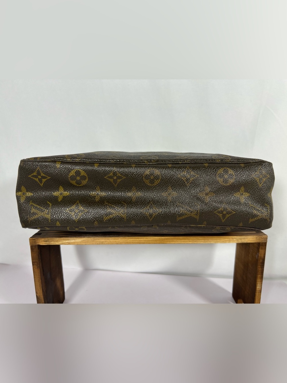 7010: Louis Vuitton Monogram Poche Toilette 26 Cosmetic Travel Toiletry Case - Picture 6 of 15
